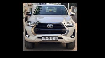 2024 TOYOTA HILUX  HIGH AT HIGH AT Diesel